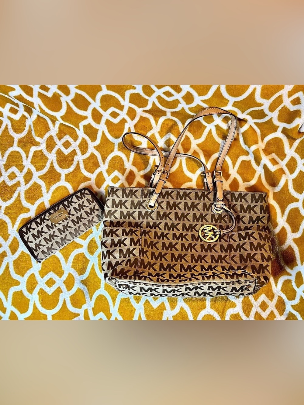 Michael Kors Jet Set Item Logo Tote Bag and Wallet Set & Wallet Set in Brown &
